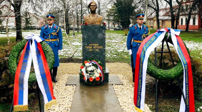 – Članovi udruženja „Ratni Veterani Paraćin“ na otkrivanju spomen-biste heroju sa Košara potpukovniku Goranu Ostojiću 28.01.2023